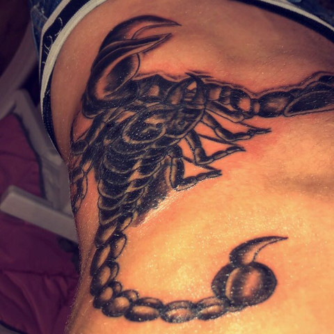 - (Gesundheit und Medizin, Schmerzen, Tattoo)