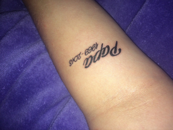 - (Schmerzen, Tattoo)