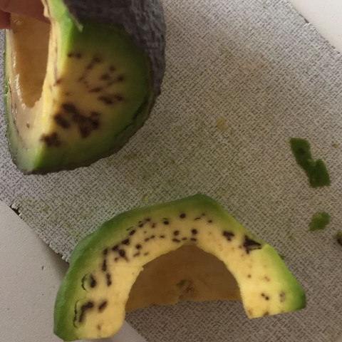 Avocado 
Schwarz 
Punkte 
 - (Schwarze Punkte)