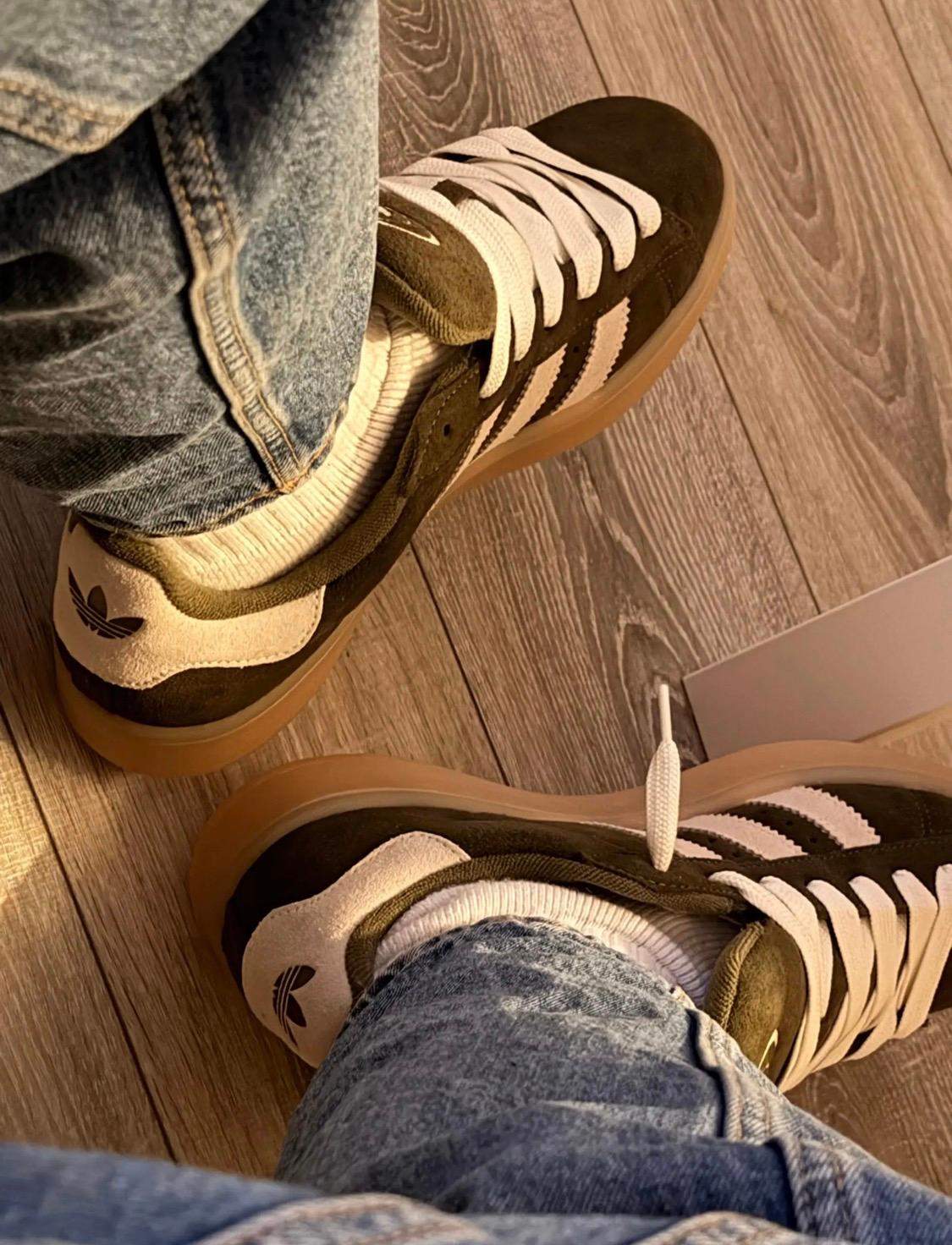 Erstaunlich Schuhe Mit Socken Ebenbild