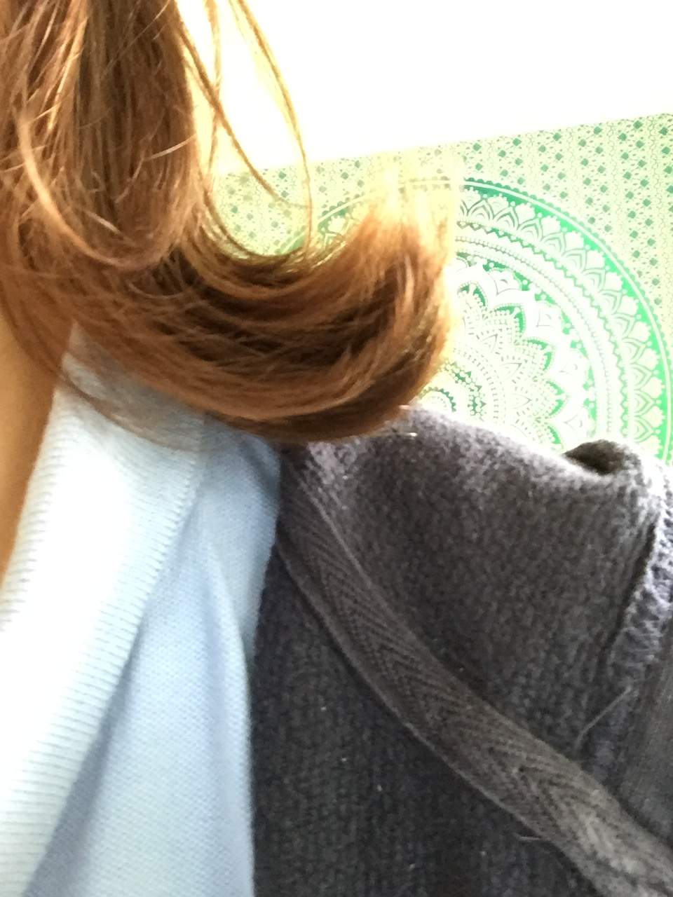 Schulter lange Haare stehen nach oben was tun das sie wieder normal sind? (Pflege)