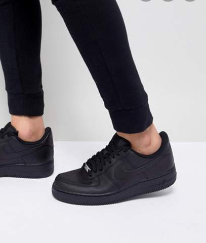 Schwarze Air Forces Computer Mode Schuhe