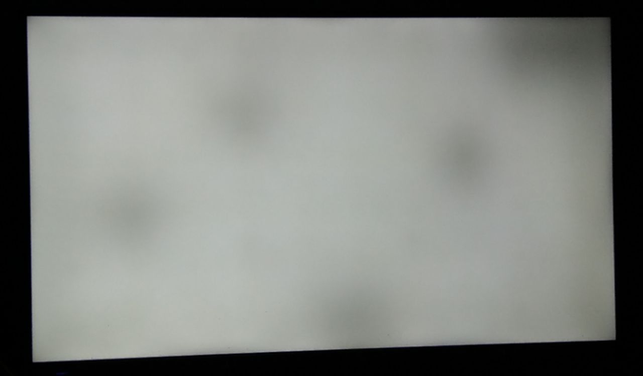 Schwarze Flecken auf Fernseher. Garantie/Gewährleistung? (Technik, Technologie, TV)