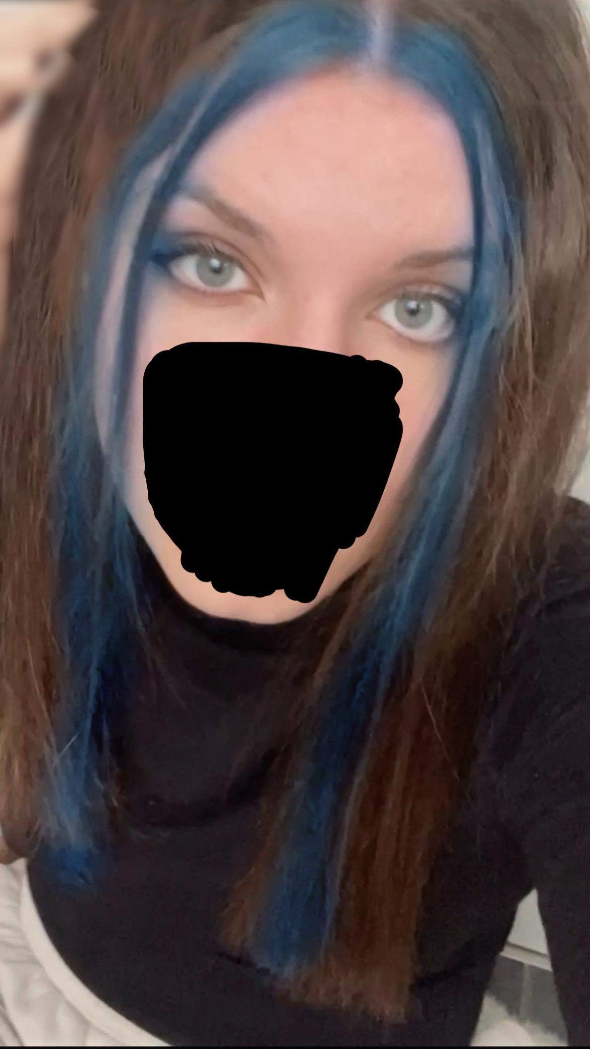 Blaue Strãhnchen Braune Haare
