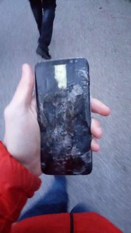 Sehr Kaputtes Handy Gefunden Melden Recht Smartphone