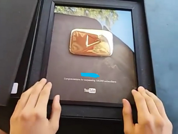 Seit Wann Kriegt Wann Bei 100k Abos Geschenk Von Youtube