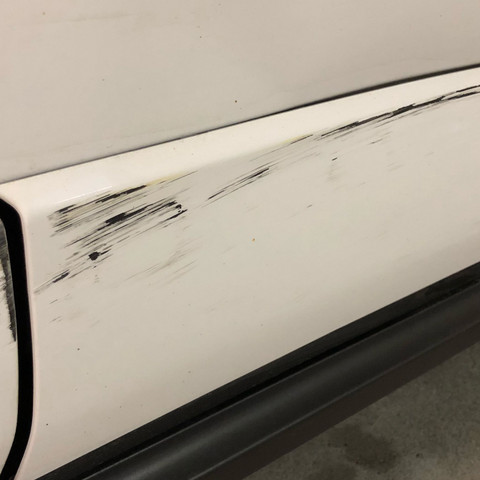 Seitenschweller Eingedruckt Und Grosse Kratzer Reparatur Oder Austausch Und Ungefahre Kosten Auto Und Motorrad Lackschaden