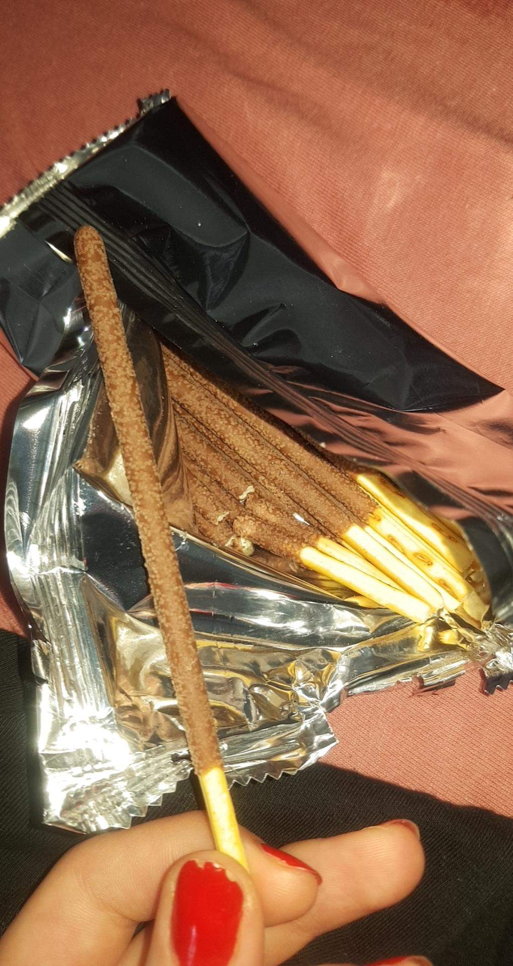 Seltsame Punkte auf Schokoladen- Mikado Stäbchen? (Lebensmittel ... Seltsame Punkte auf Schokoladen- Mikado Stäbchen? (Lebensmittel ...