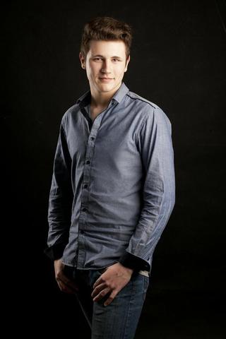 Normal - (Foto, Model, seriös)