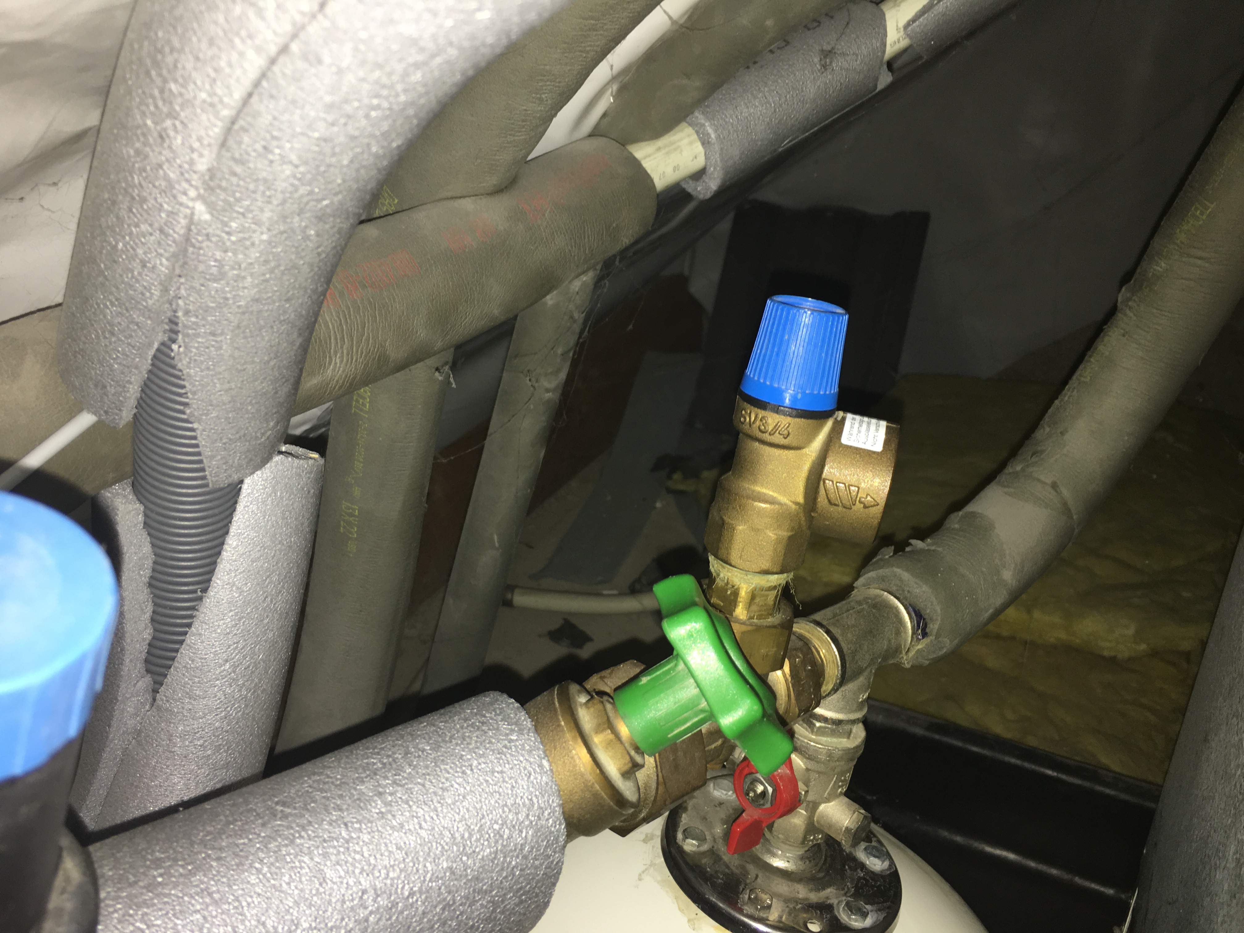 Sicherheitsventil Vom Warmwasserspeicher Wechseln Technik Technologie Heizungsanlage