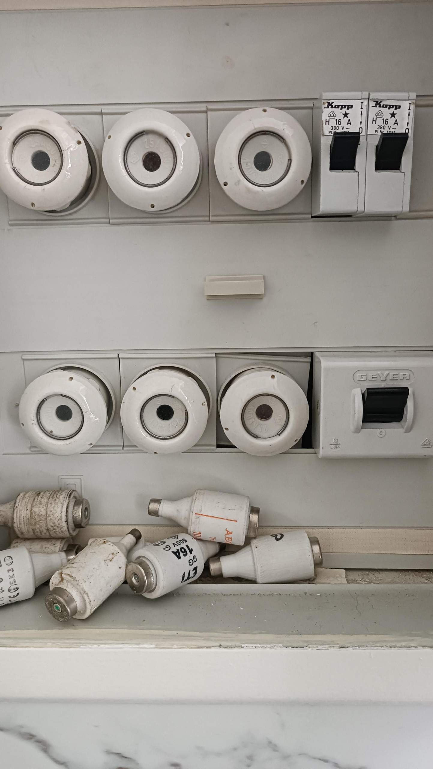 Sicherung defekt ? (Strom, Reparatur, Elektrik)
