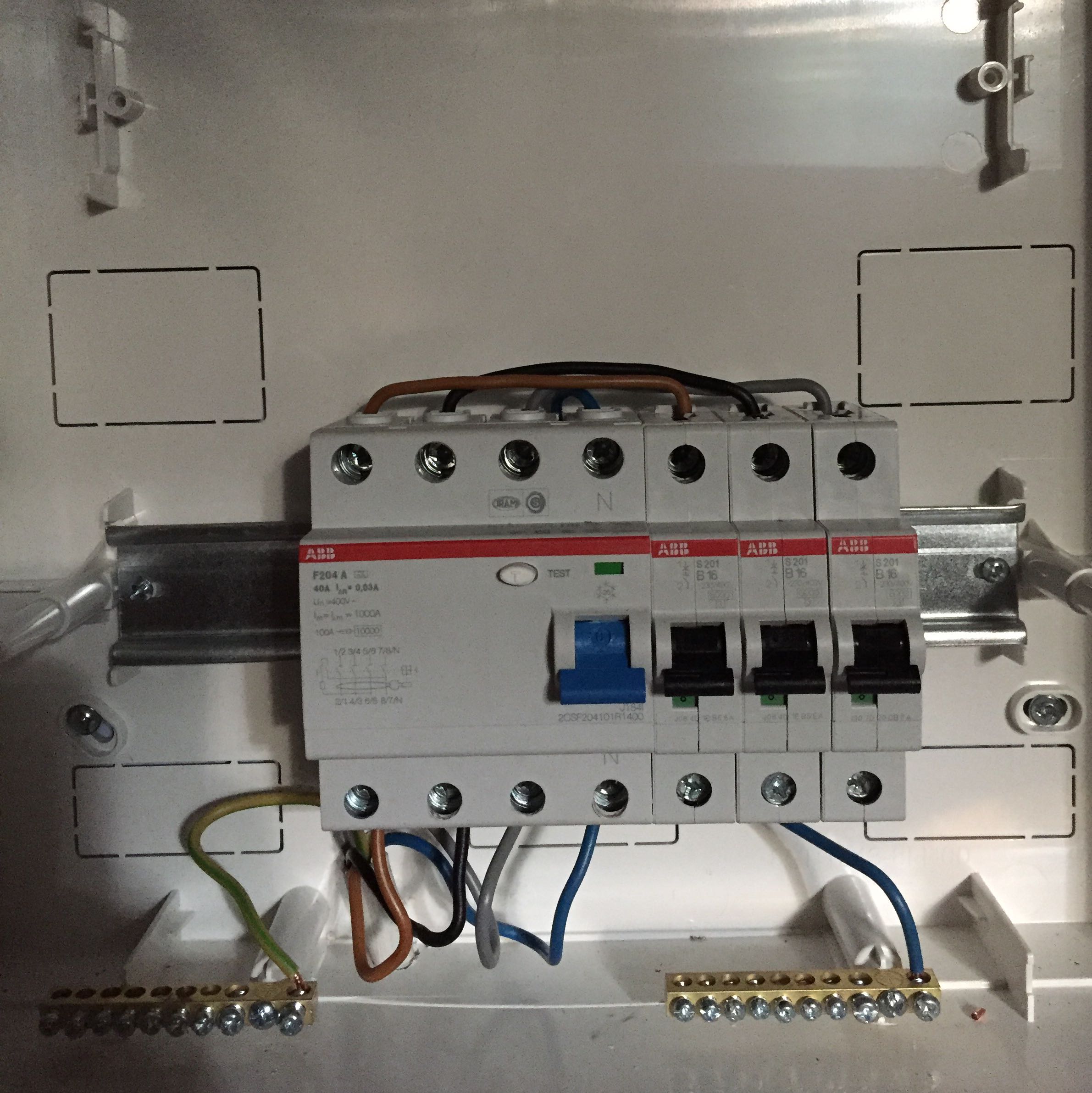 Sicherungskasten richtig angeschlossen? (Kabel, elektro, Sicherung)