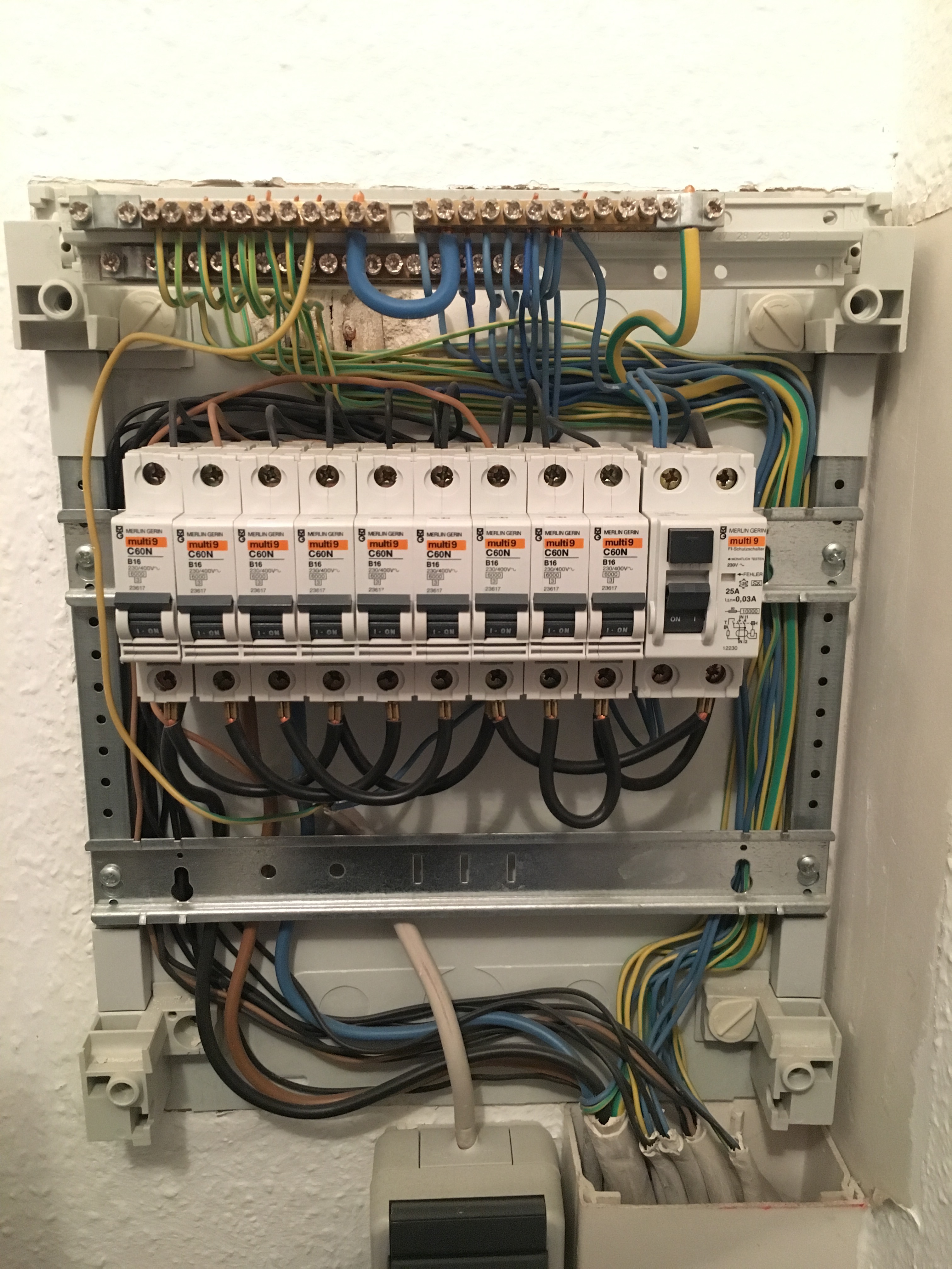Sicherungskasten: Schutzleiter als Nullleiter? (Elektrik, Stromanschluß)