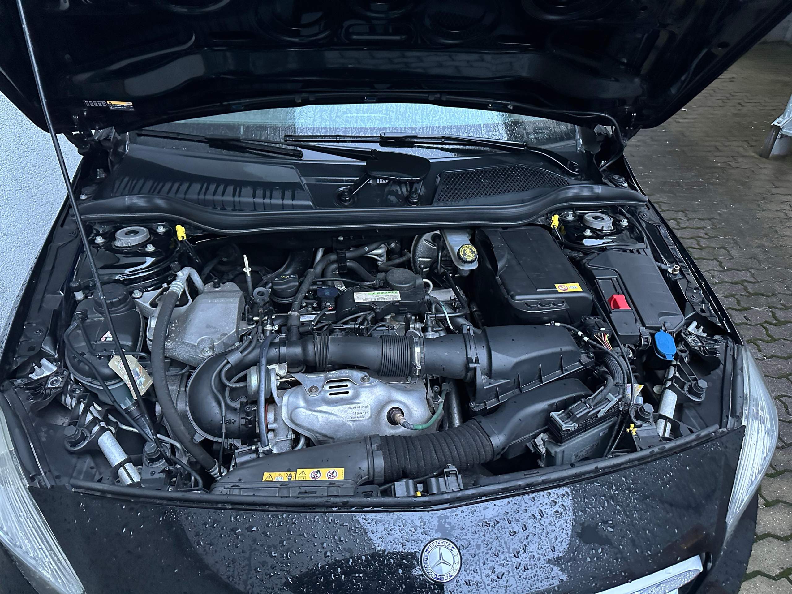 Sieht ein W176 Motor so aus? (Auto, KFZ, Autokauf)