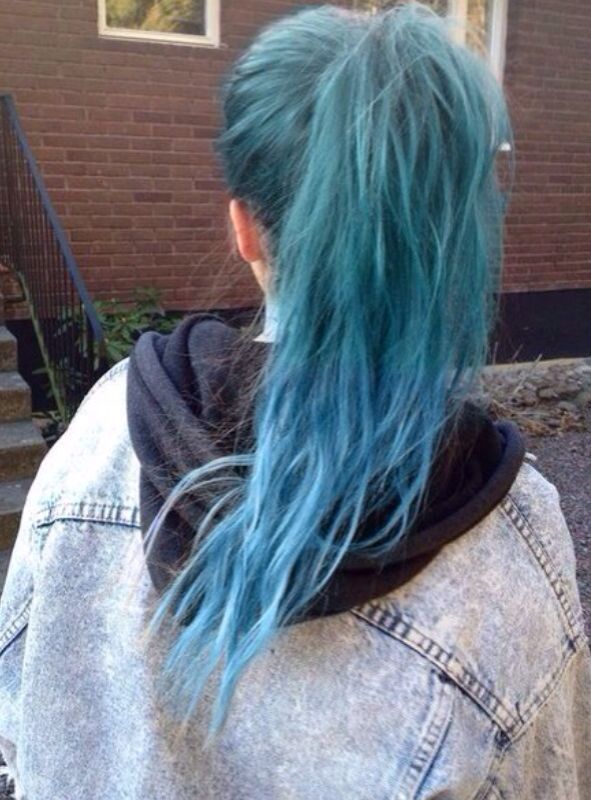 Sind bunte (blaue) Haare schön? (blau)