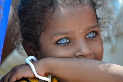 Augen mit blauen gibt dunkelhäutige menschen es Welche Haarfarbe