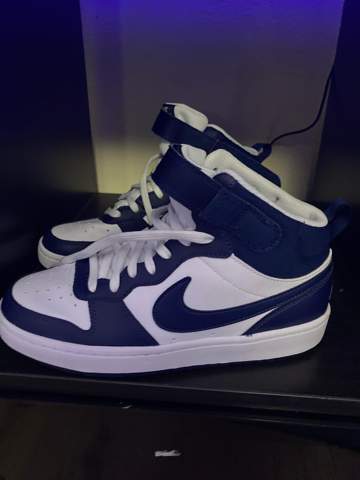  - (Nike, Sneaker, Jordans)