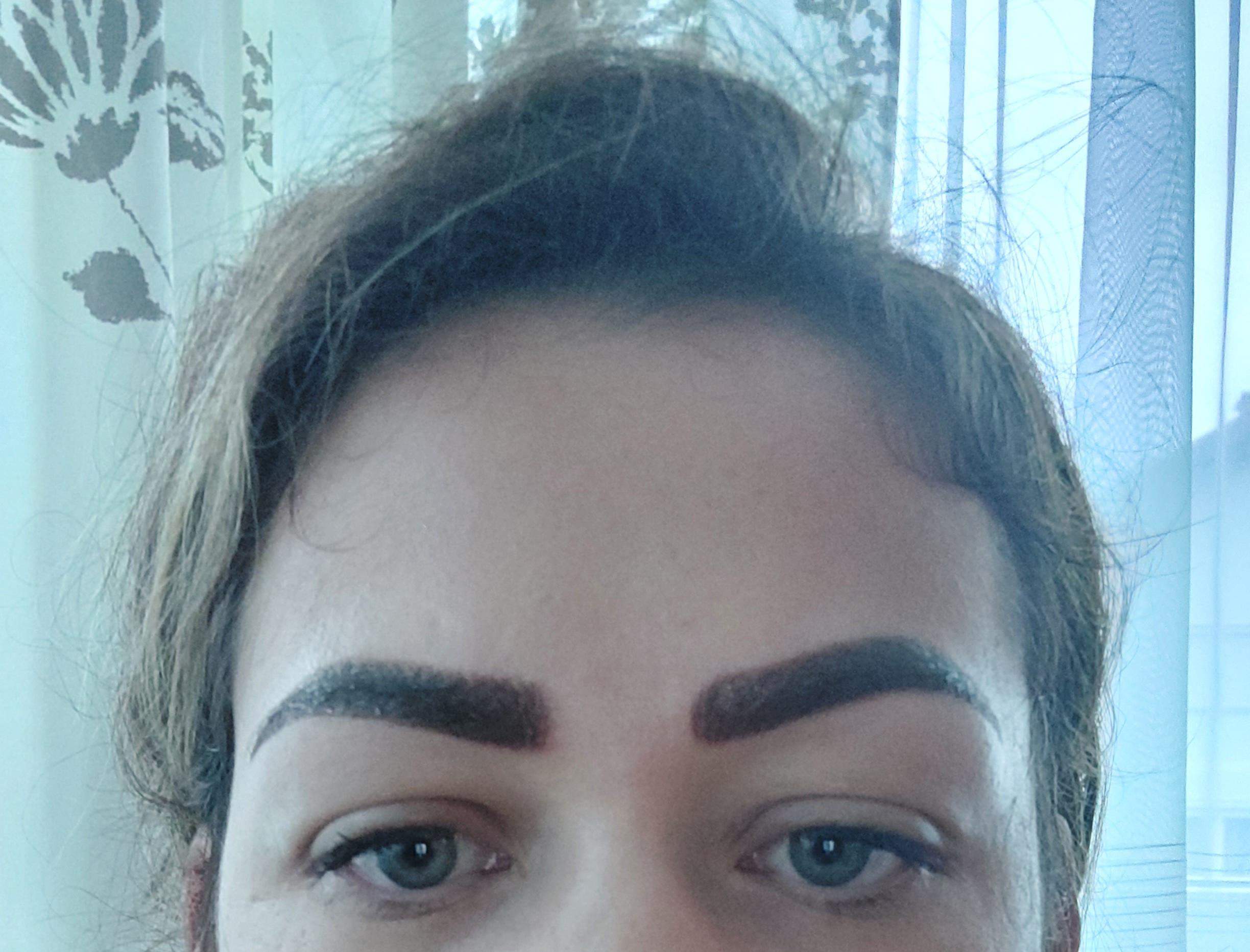 Sind die Powder Brows zu breit geworden? (Frauen, Kosmetik, MakeUp)