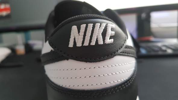 - (Kleidung, Mode, Schuhe)