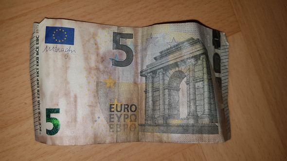 Sind diese 5 Euro echt,bzw. Kann ich damit bezahlen?
