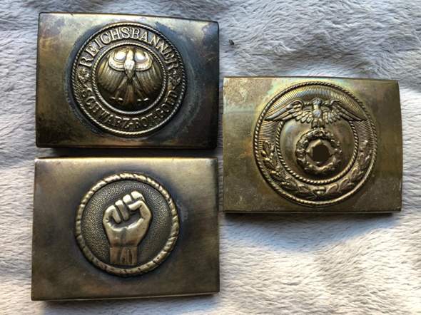 Sind diese Gürtelkoppeln original: Rotfront, Reichsbanner SA ...