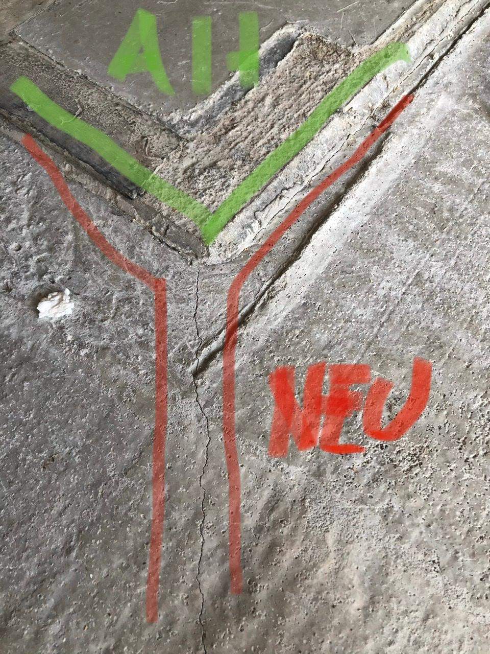 Sind diese Risse in der Bodenplatte normal? (Immobilien, bauen, Hausbau)