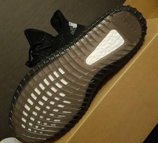Unten - (adidas, Yeezy)