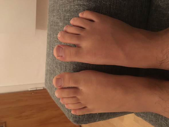Behaarte Ehefotze lässt sich vom Macker fingern Behaarte Ehefotze lässt sich vom Macker fingern