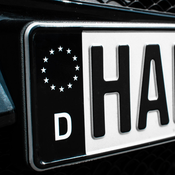 Sind schwarze Kennzeichen erlaubt? (Auto und Motorrad, Tuning, BMW)