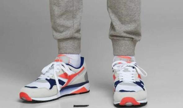 - (Schuhe, Marke, Sneaker)