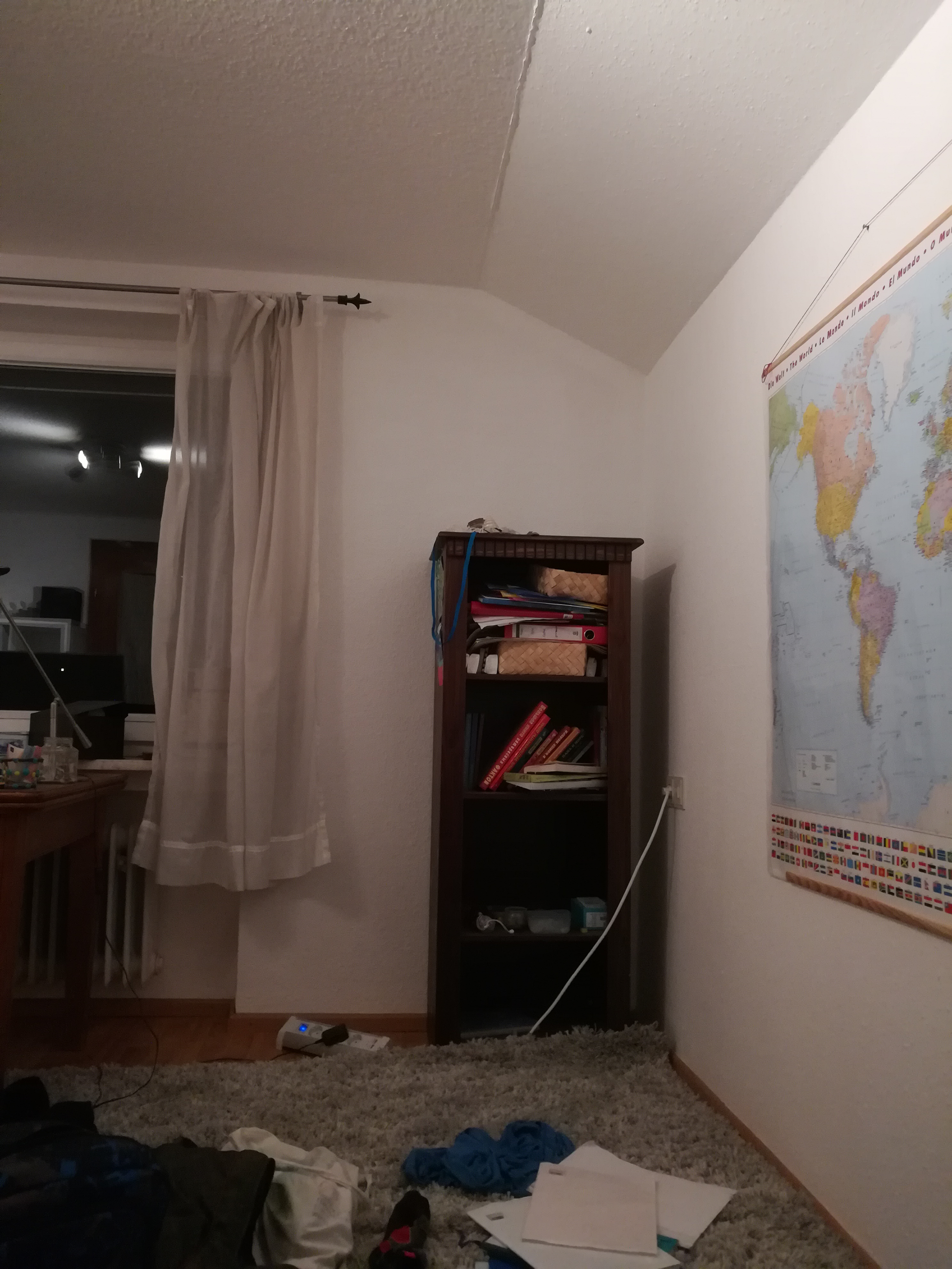 Soll ich den Schrank aufräumen? (Unordnung)