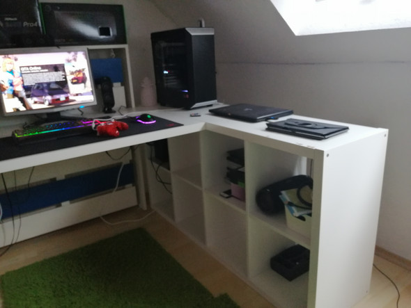 Sollte Der Schreibtisch Lieber Ganz An Die Wand Rechts Oder So Wie