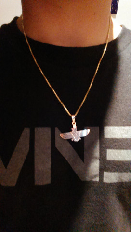 Sollte Ich Diese Kette Ausserhalb Meines Tshirts Tragen Oder Unter Meinem Tshirt Junge 15 Manner