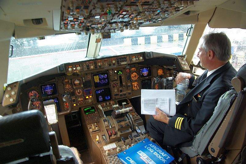 Antworten aus dem Cockpit (10) - Wie fliegt ein Flugzeug, wenn ein