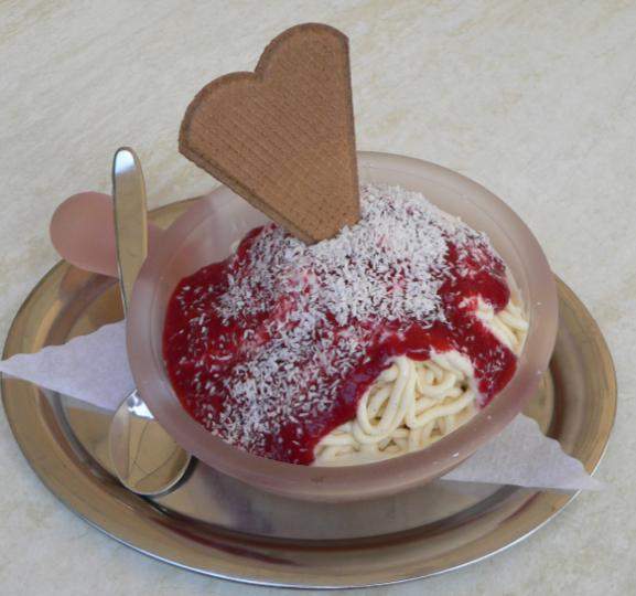 Spaghettieis lieber mit oder ohne Sahne? (Geschmack, Süßigkeiten, Milch)