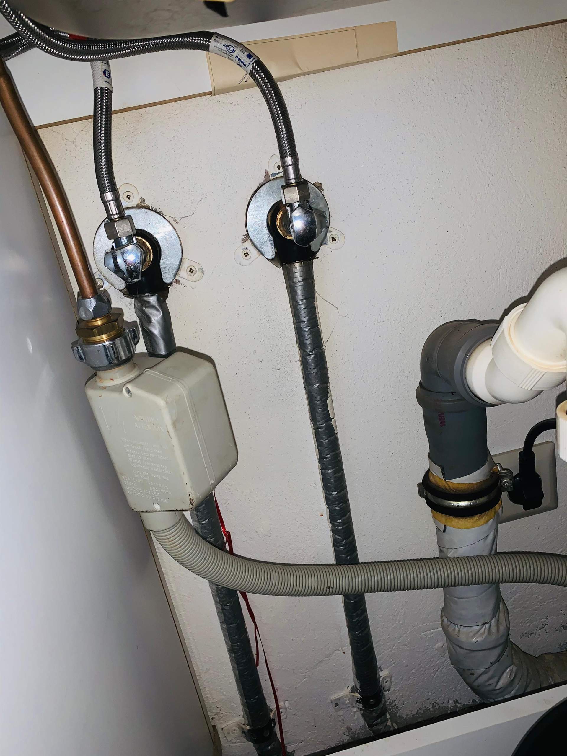 Spülmaschine Zieht Wasser Spült Aber Nicht Spülmaschine zieht kein Wasser? (Haushalt, Küche)