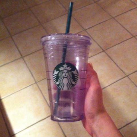 Starbucks Becher hei�e Getränke? starbucks becher plastik