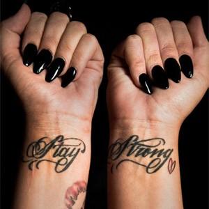 Stay Strong Tattoo - (Mädchen, Tattoo, Unterarm)