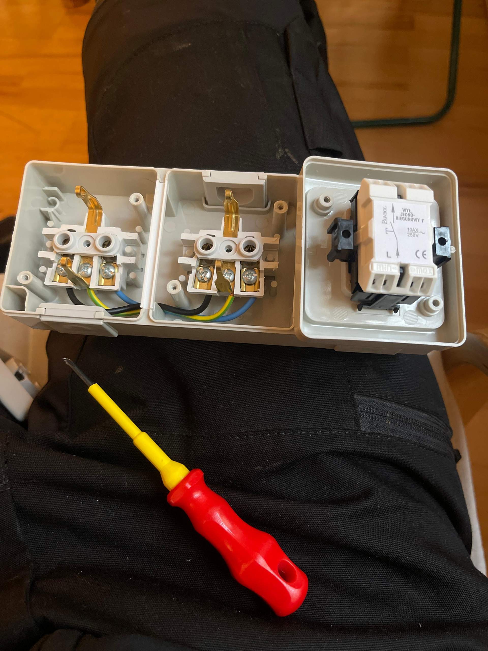 Schalter Anschliessen 3 Kabel
