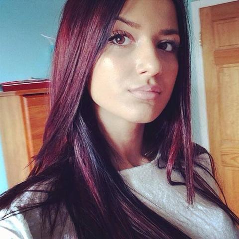 schwarz rote haare