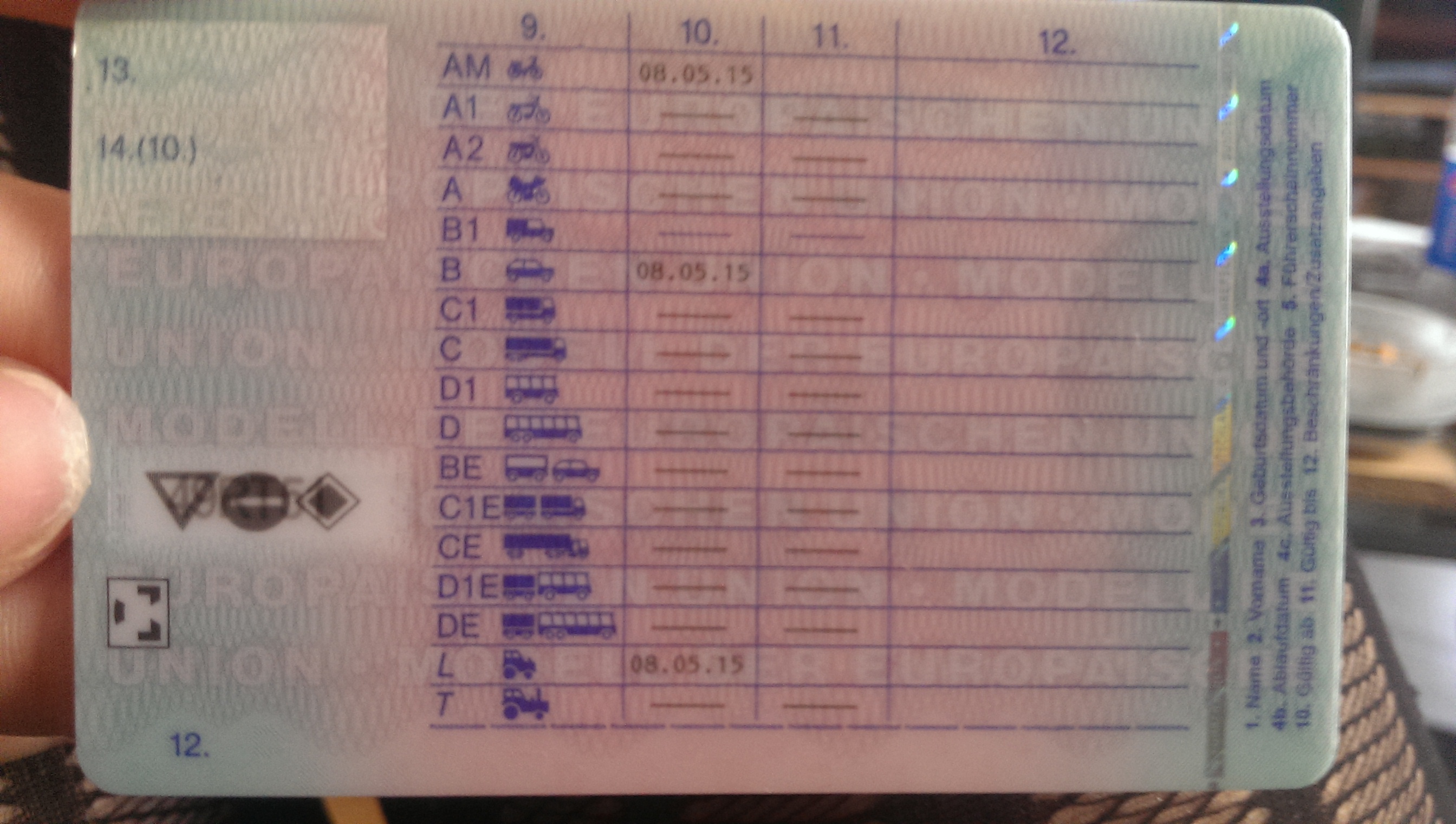 Steht hier in meinem Führerschein, dass ich eine Brille tragen muss?