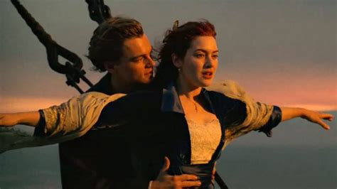 Stellt euch folgendes vor: Ihr als Mädchen im Alter von 17-23 Jahren reist auf der Titanik. Dabei trifft ihr Jack und verliebt euch in ihn,wie gehts weiter?