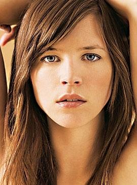 stirnfransen zur seite stylen haare