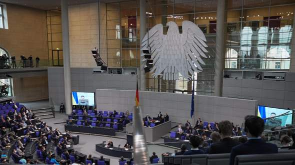 Streit im Bundestag nach Selenskyj-Rede – Kopfschütteln auch im Ausland?