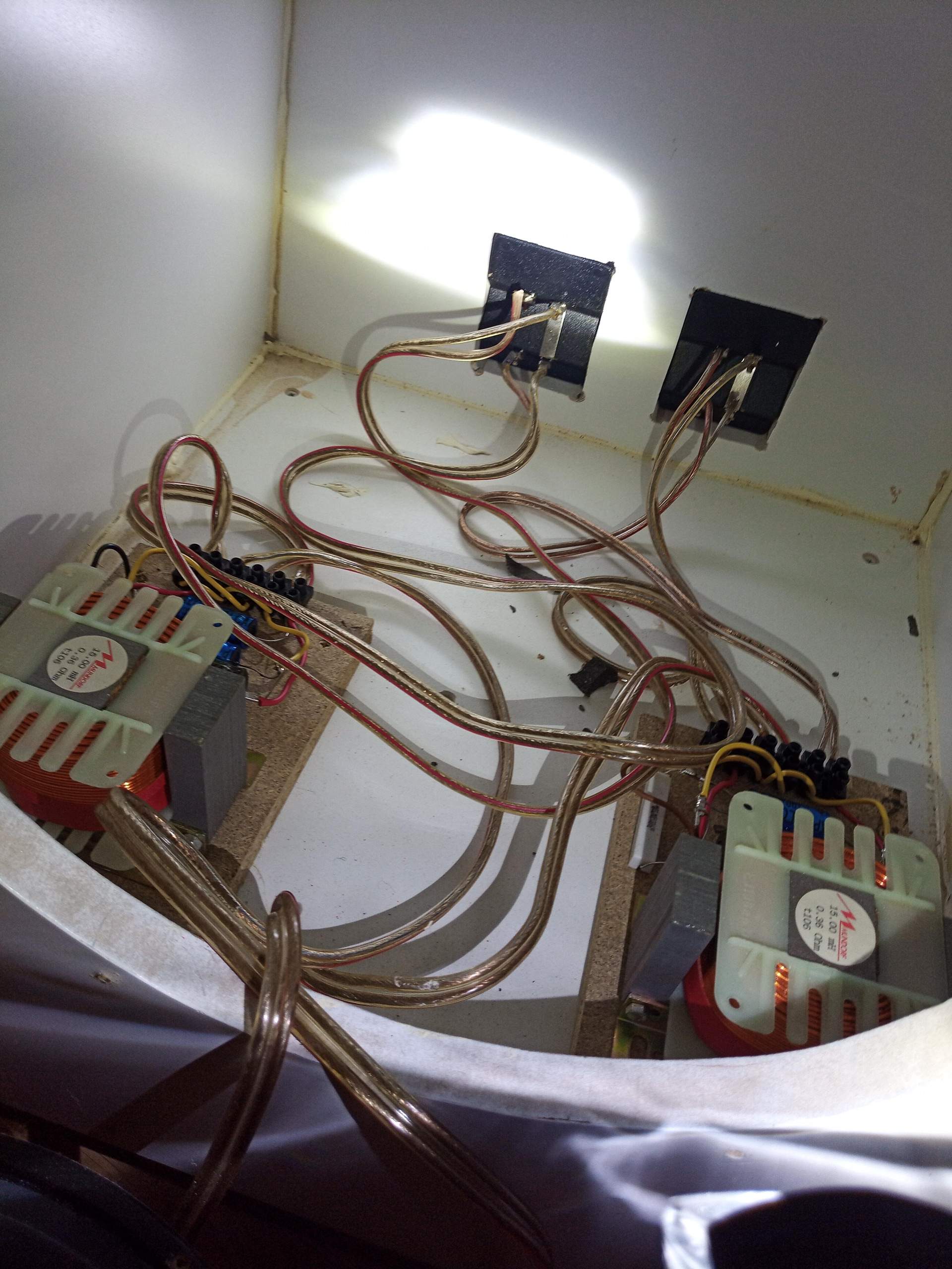 Subwoofer zwei Eingänge Endstufe hat einen Ausgang wie anschließen