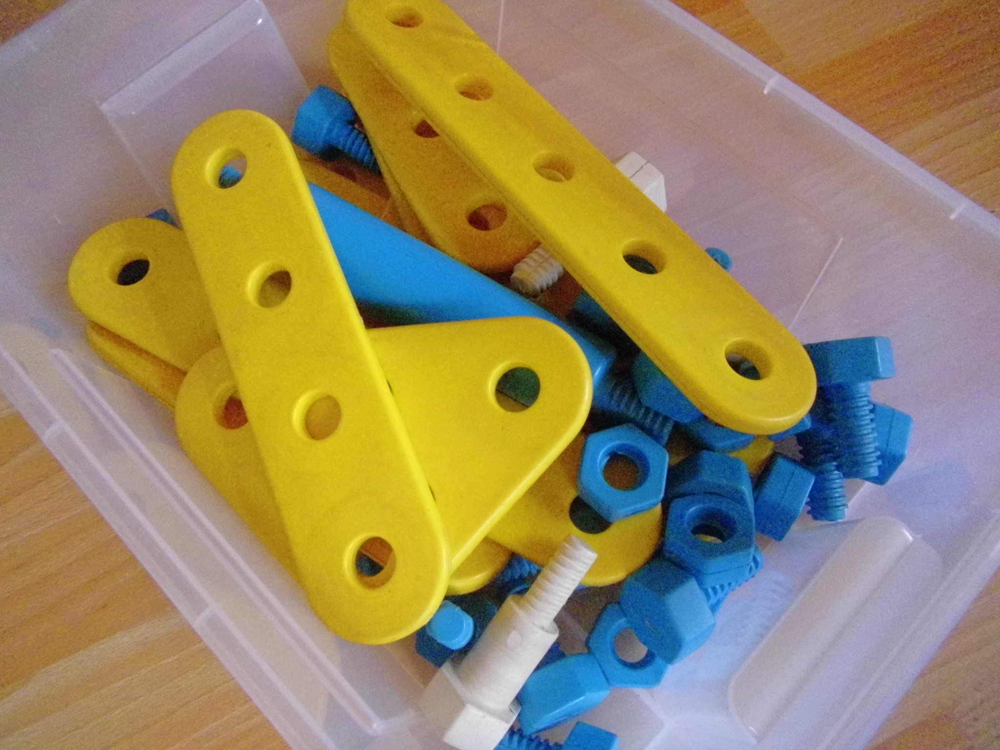 spielzeug aus den 80ern Suche den Namen von einem Spielzeug zum zusammenschrauben aus den 80ern