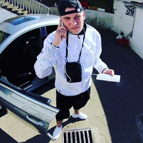 - (Kleidung, Rap, Umhängetasche)