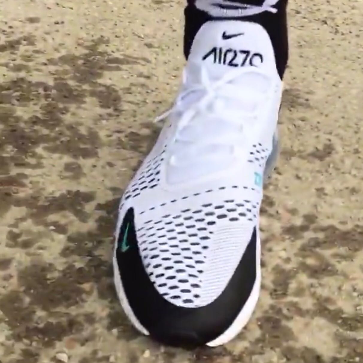 Suche Nike Schuhe von Rapper Bonez? (Mode, Laufschuhe) Suche Nike Schuhe von Rapper Bonez? (Mode, Laufschuhe)
