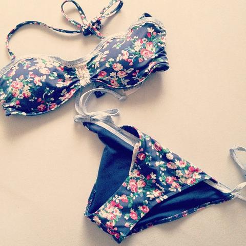 suche so etwas in der art :) - (Kleidung, Klamotten, Bikini)