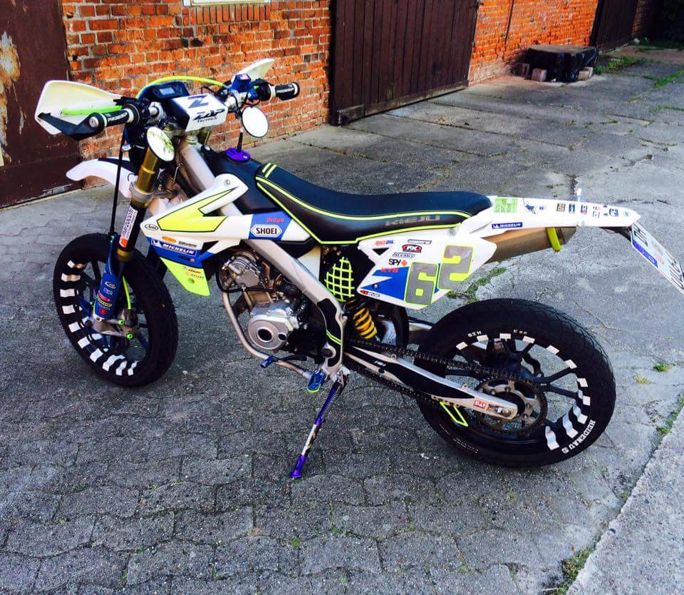 Supermoto Felgenaufkleber gesucht? (Motorrad, Yamaha, Felgen)